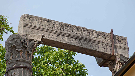 Cori, tempio dei Dioscuri, architrave con iscrizione dedicatoria