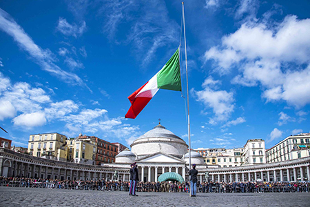 Alzabandiera in Piazza del Plebiscito Napoli Esercito Italiano