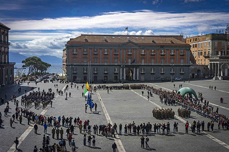 Alzabandiera in Piazza del Plebiscito Napoli Esercito Italiano