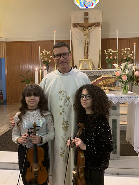 Padre Luigi Merola con Federica e Francesca