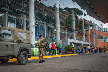 Esercito Italiano presidia Aeroporto di Napoli