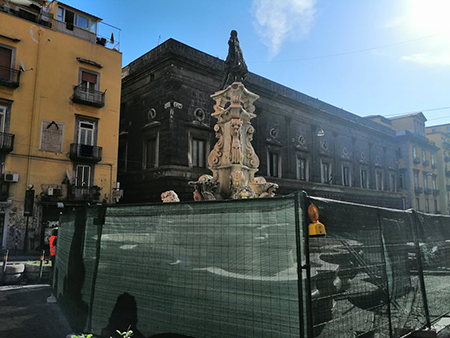 Fontana Monteoliveto Napoli