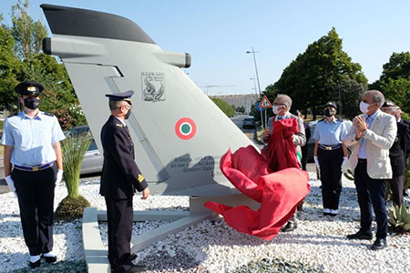 disvelamento cimelio aeronautico rotonda viale carlo iii caserta