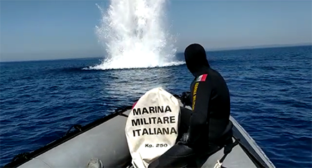 Bonifica SDAI Napoli nel porto di Salerno - ph Marina Militare