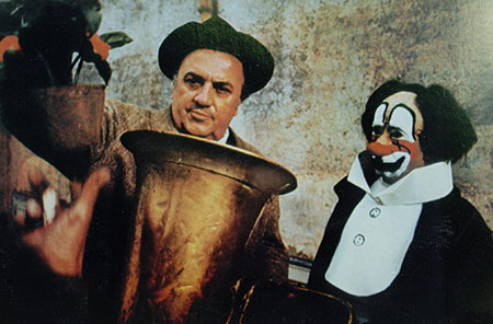 Federico Fellini sul set del film 'I Clown'