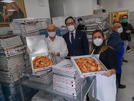 Vincenzo Schiavo con i pizzaioli