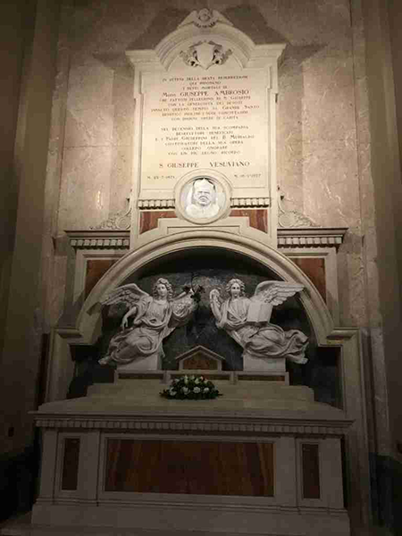 Tomba di Don Giuseppe Ambrosio nel Santuario di San Giuseppe Vesuviano (NA)