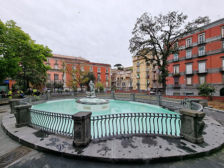 Fontana del Tritone a Piazza Cavour a Napoli