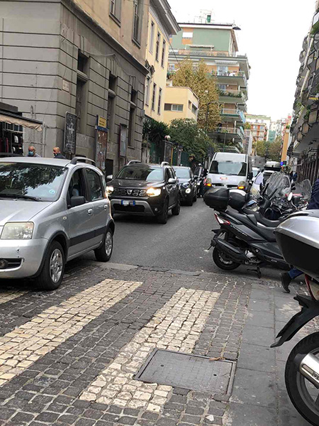 Napoli, Vomero traffico in via Stanzione