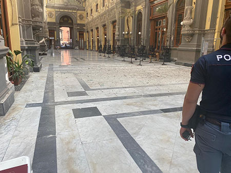 Distacco calcinacci in Galleria Principe di Napoli