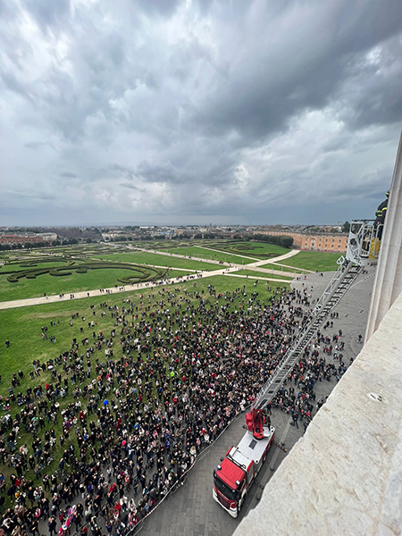 La 'discesa' della Befana dalla Reggia di Caserta 2024